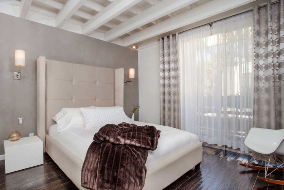 Шторы в бежевую спальню