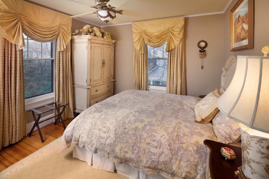 Узкие окна в интерьере