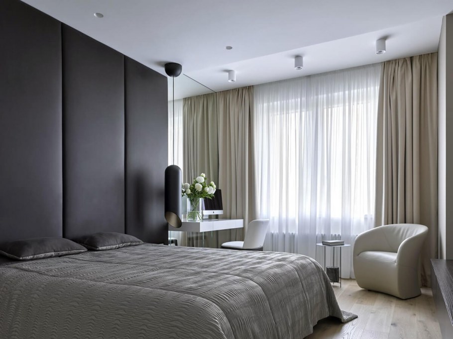 Комната с двумя окнами