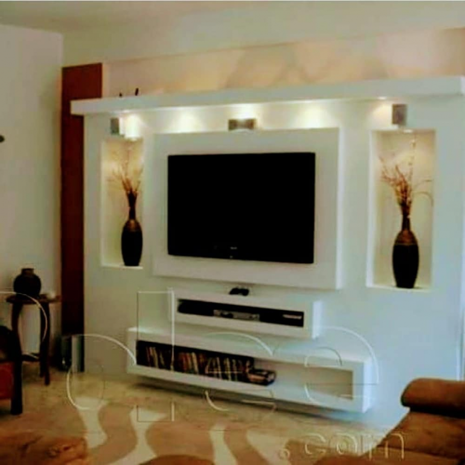 Гостиная с полками из гипсокартона