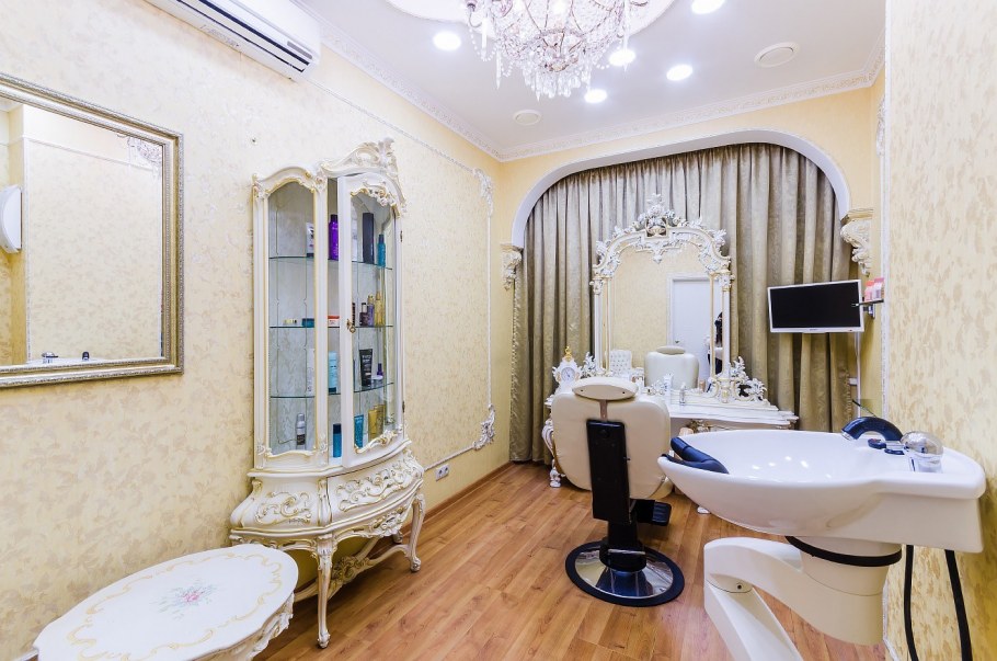 Белый кирпич в интерьере салона красоты