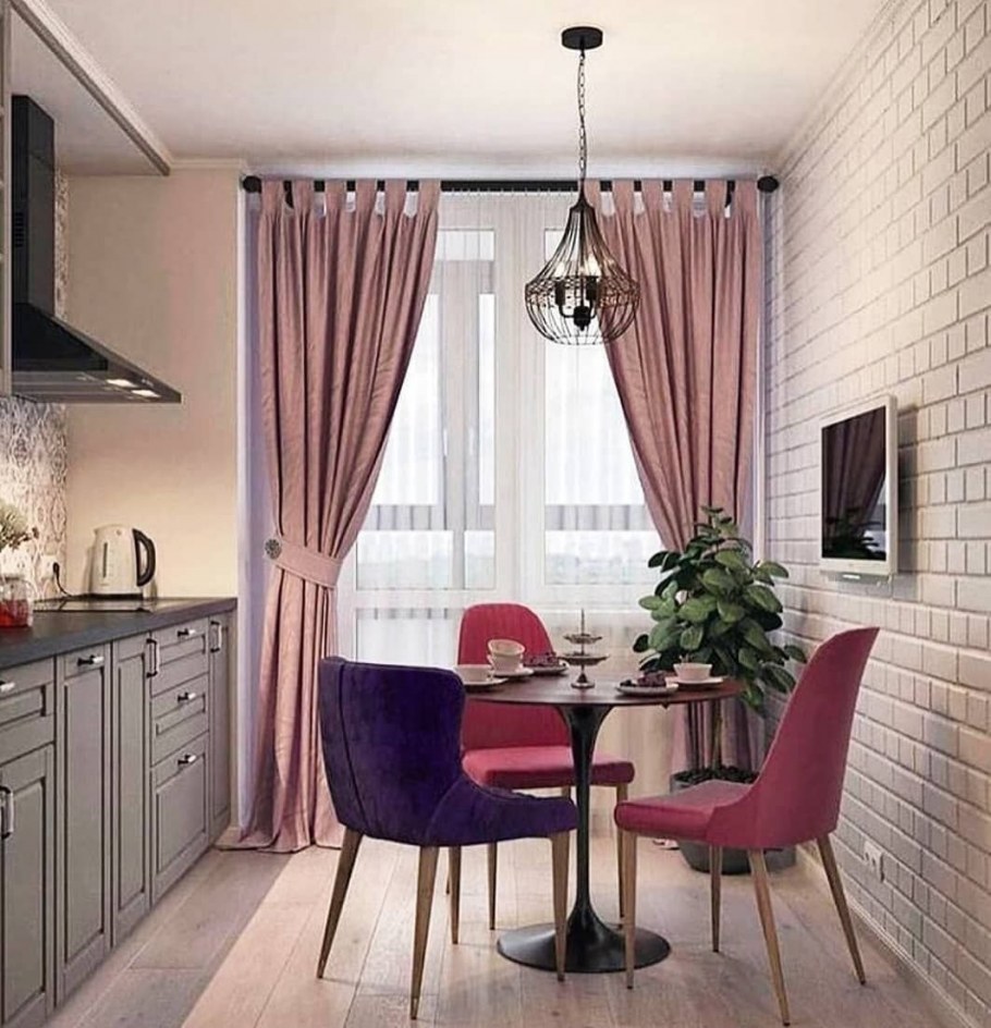 Модные шторы на кухню 2021