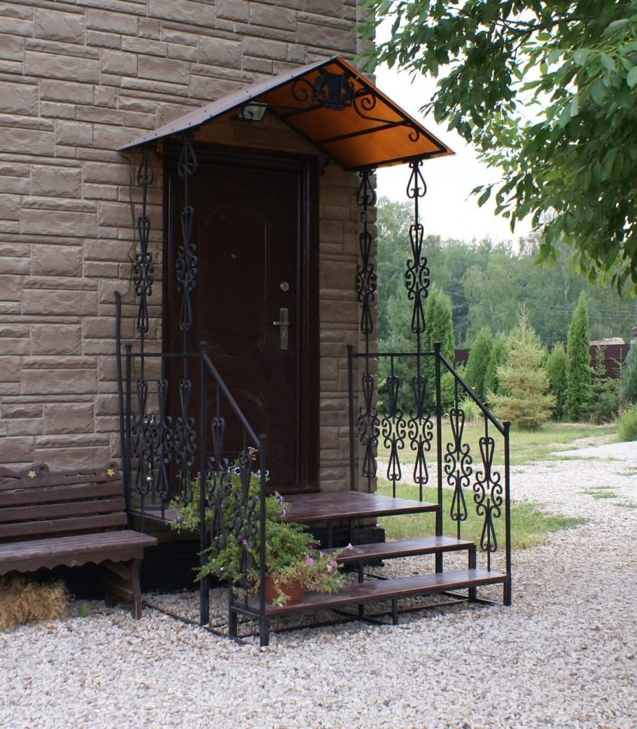 Металлическое крыльцо с навесом