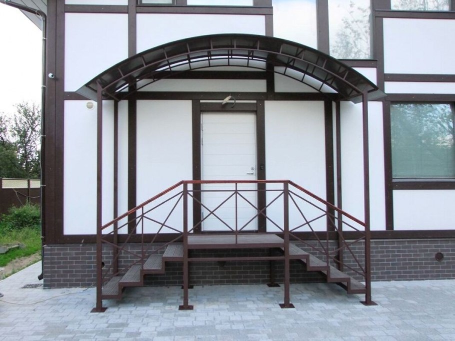 Навес над крыльцом