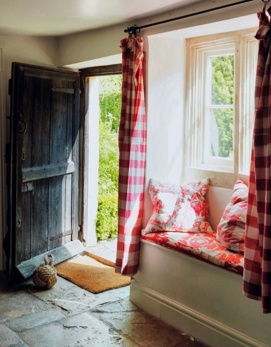 Окно в деревенском стиле