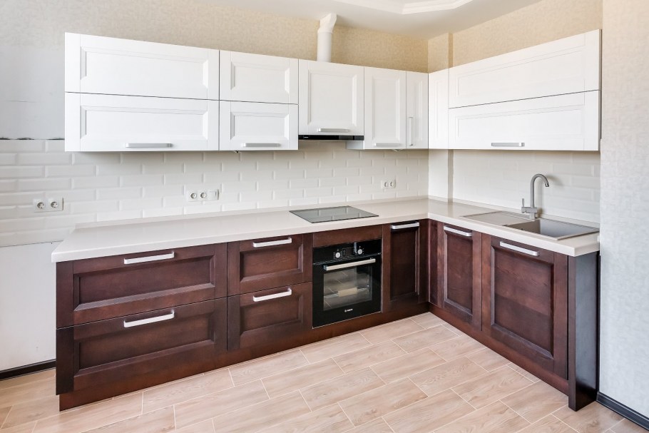 Кухня современная классика верх темный низ светлый