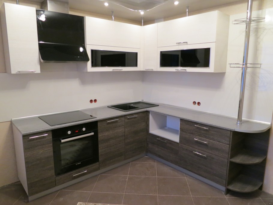 Угловая кухня пластик серая