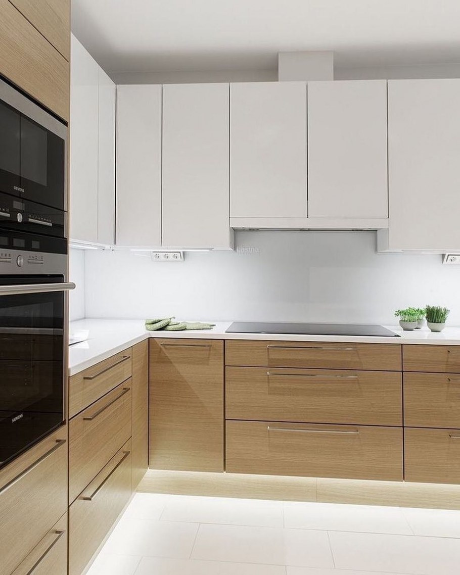 Кухня икеа дерево и белый глянец