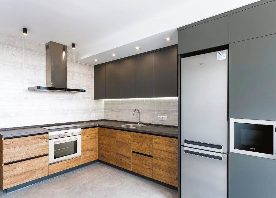 Современная кухня под дерево