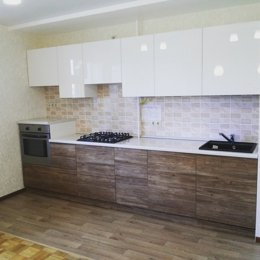 Кухня низ дерево верх белый