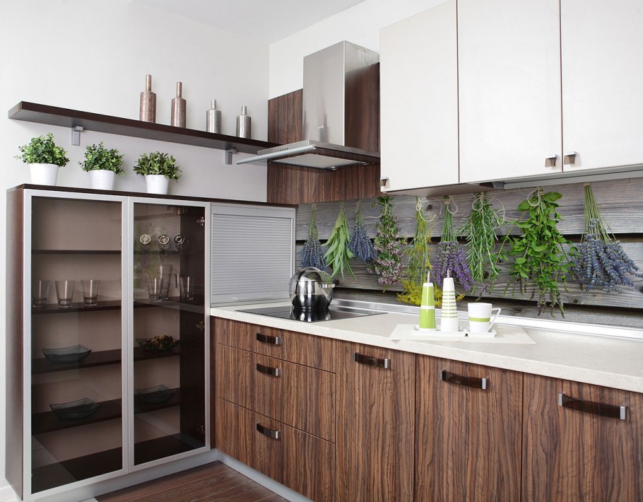 Кухня с низом дерево