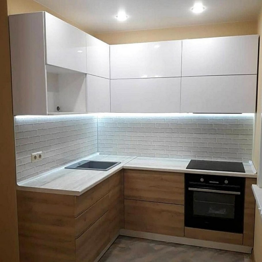 Кухня низ дерево верх белый