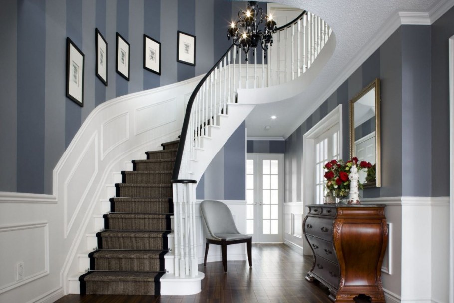 Лепнина на лестнице