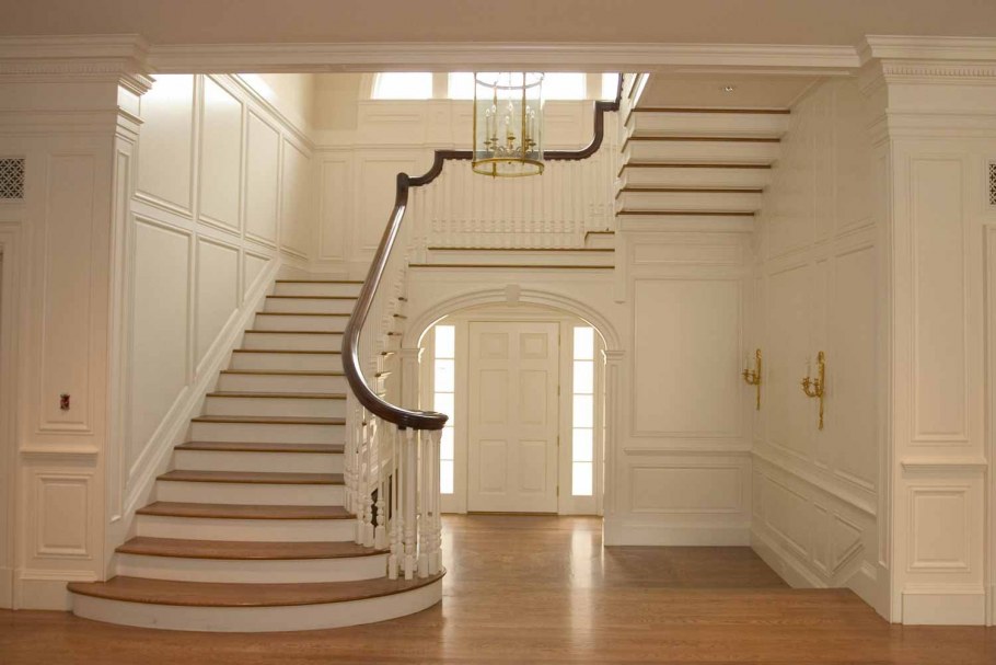 Молдинги на лестничном марше