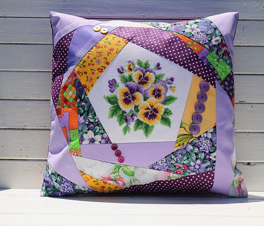 Подушки пэчворк с вышивкой