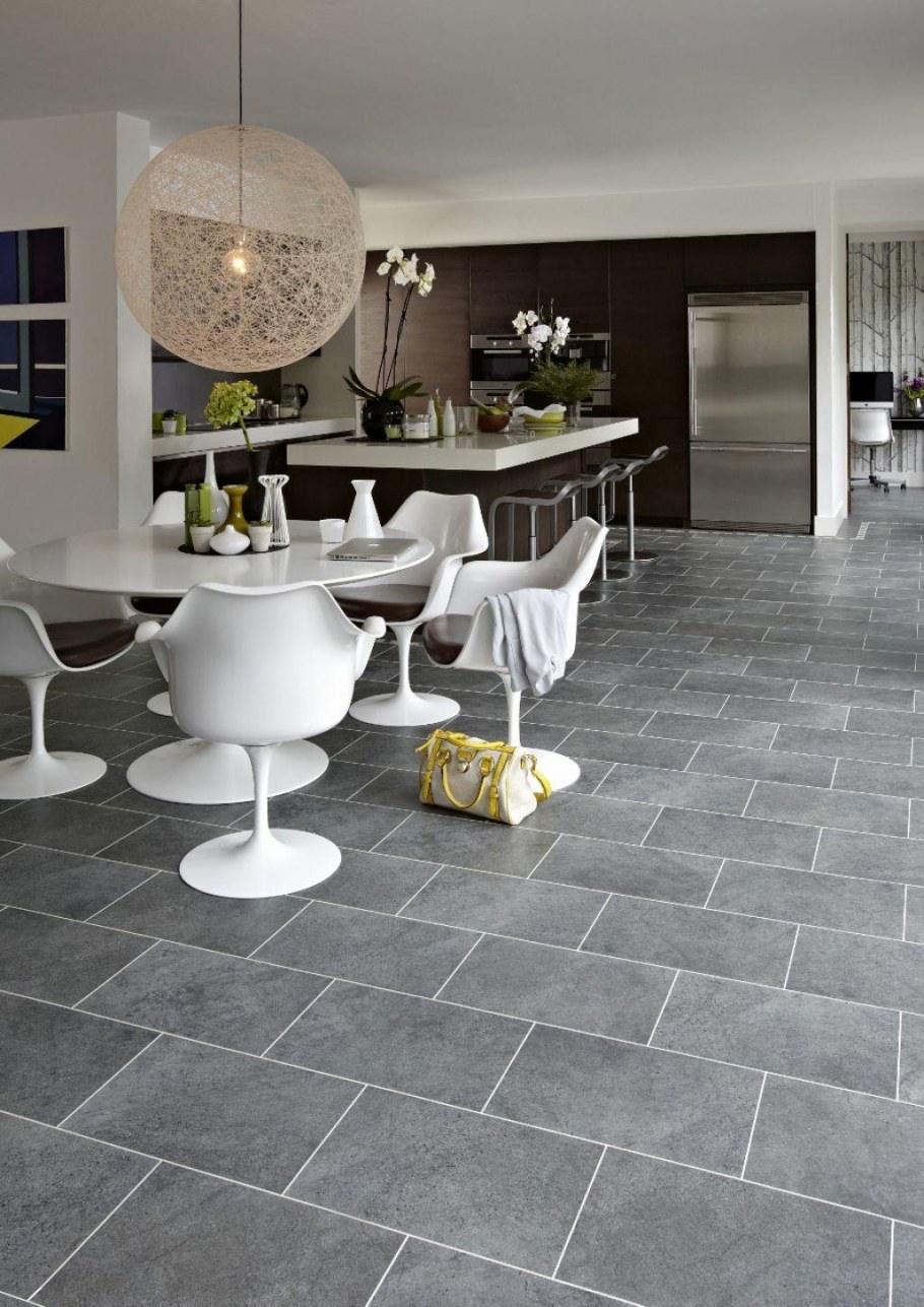 Серая напольная плитка на кухню