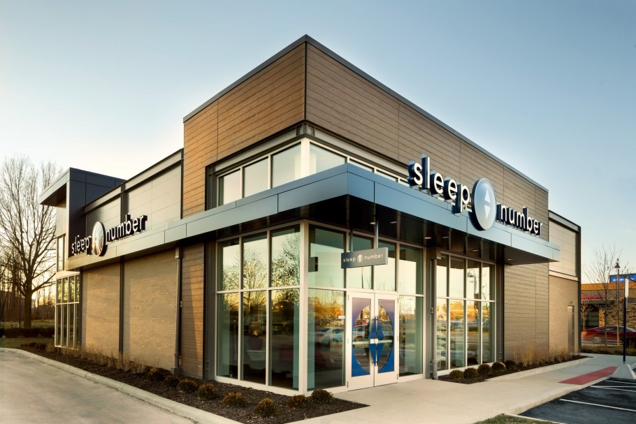 Фасады небольших магазинов