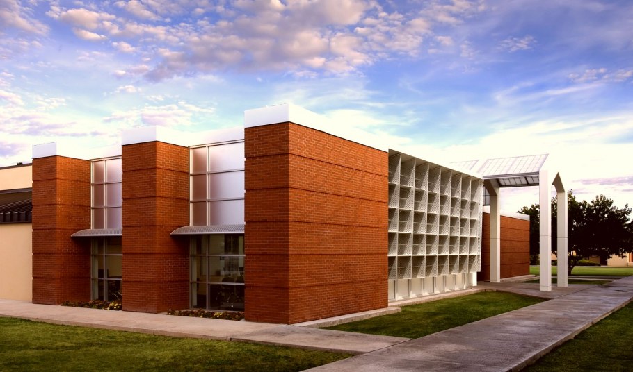 Школа в стиле Модерн