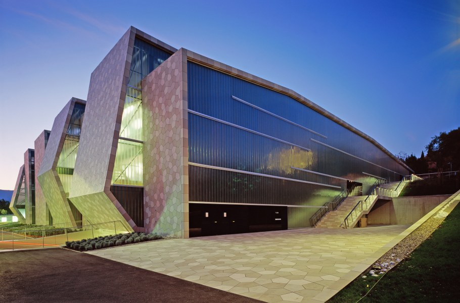 Спорткомплекс Европа архитектура