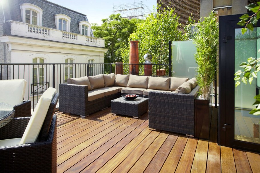 Балкон над террасой