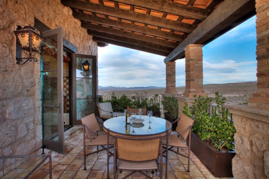 Камнееый дом с террасой