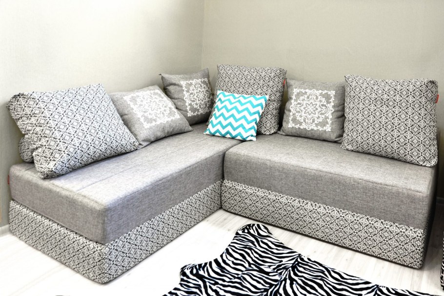 Диван из поролоновых подушек