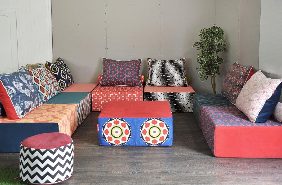 Мягкий бескаркасный диван