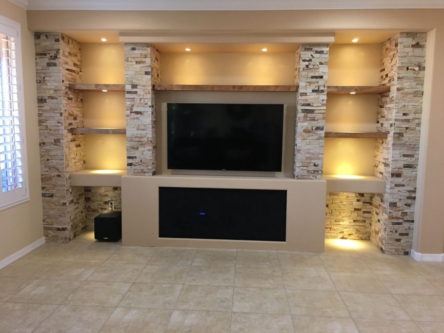 Украшение ниши в стене