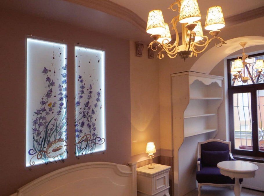 Декоративные ниши в стене