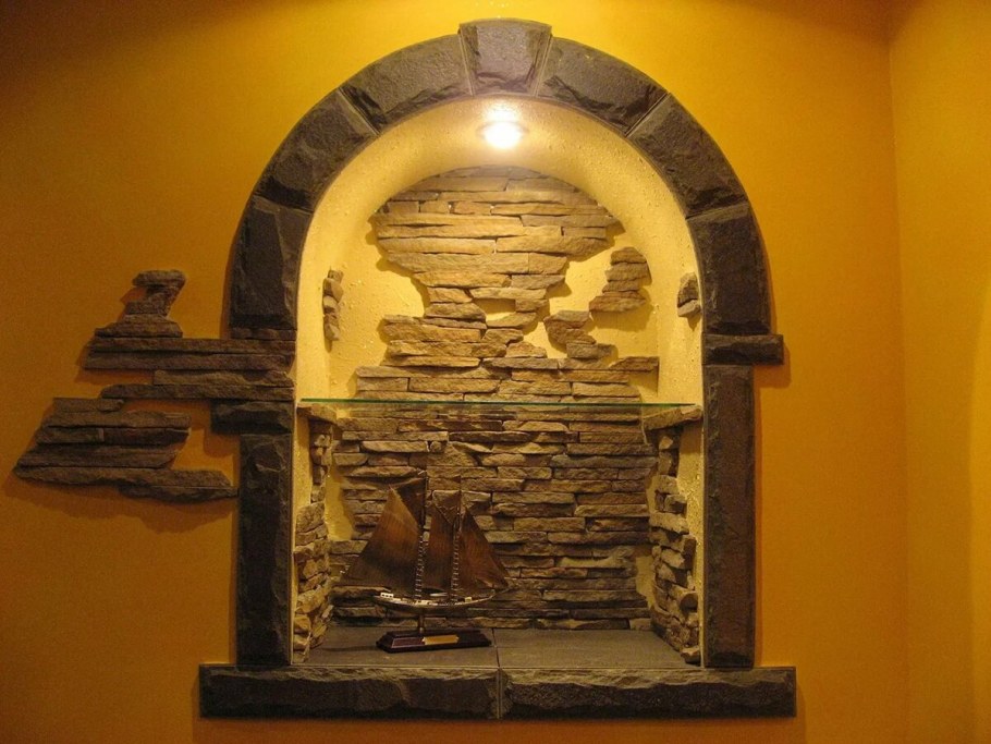 Декоративная ниша в стене