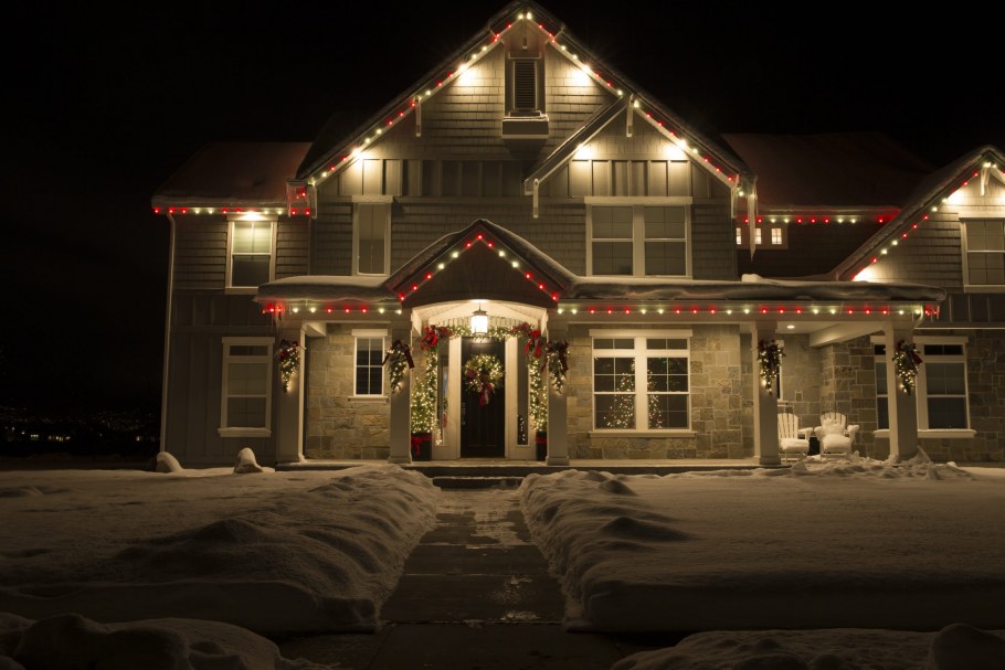 Фасадное освещение деревянных домов