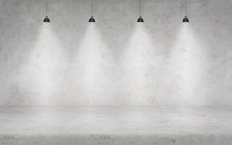 Бетонная стена и лампочки