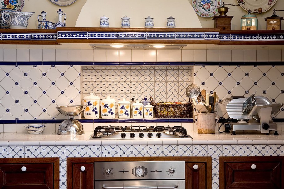 Стеклянный фартук для кухни в стиле Прованс