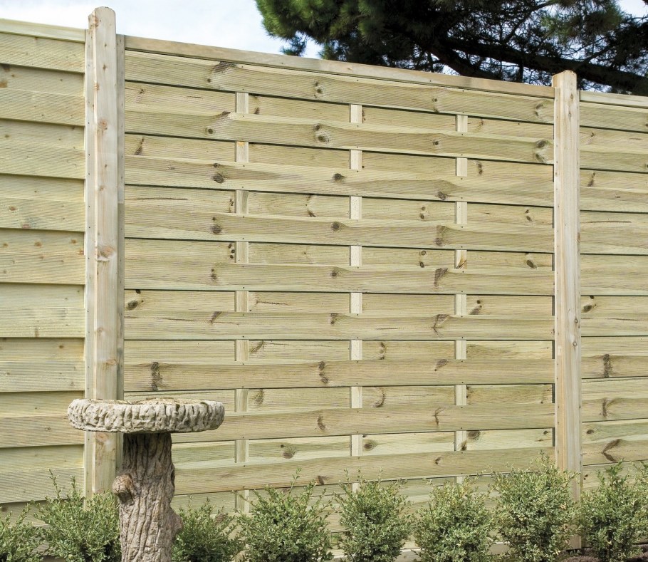 Забор деревянный волнообразный