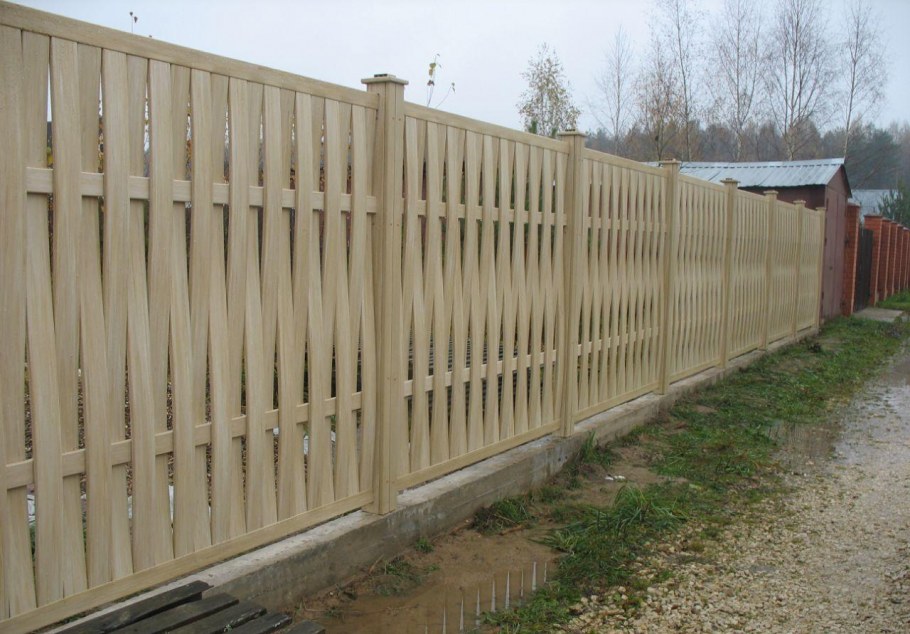 Красивый деревянный забор