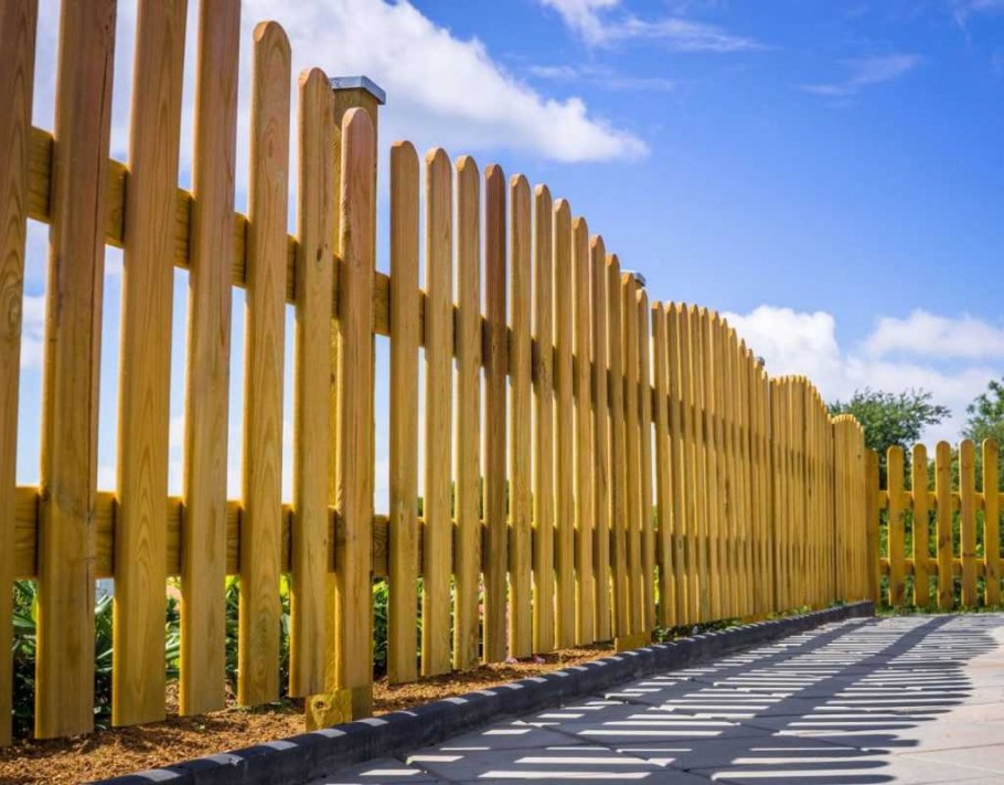 Деревянный забор
