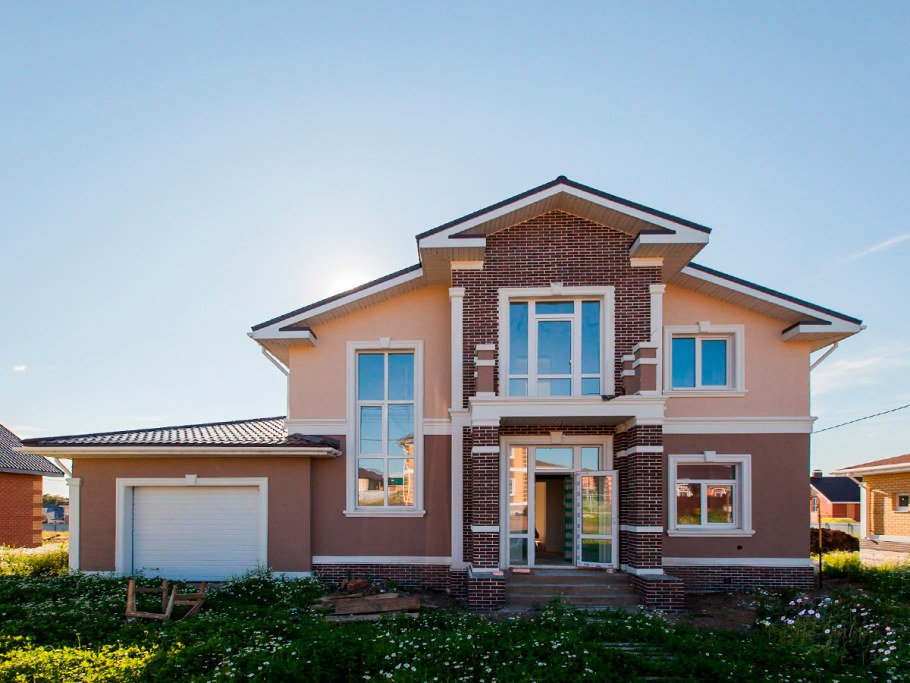 Крашенный фасад дома