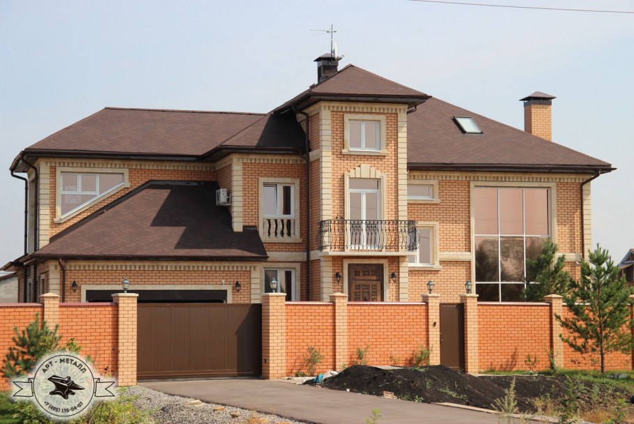 Кирпичный коттедж