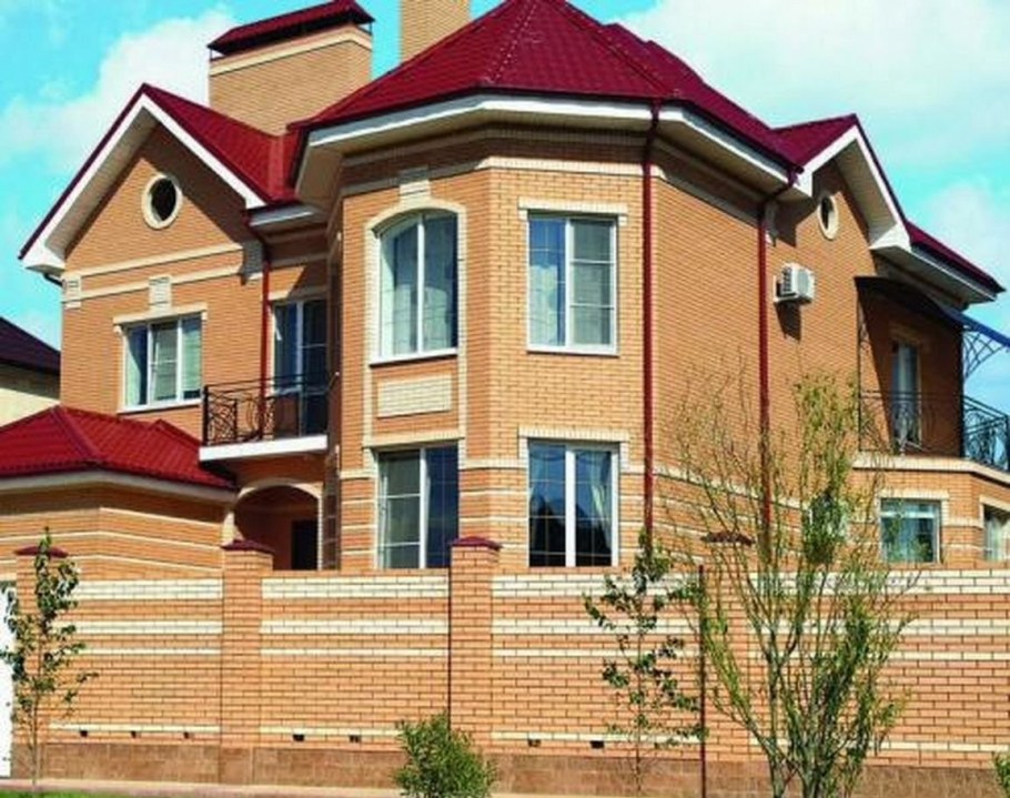 Фасад кораллового цвета