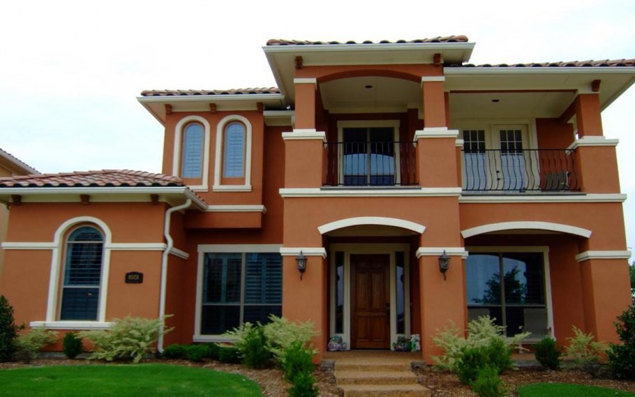 Дом терракотового цвета