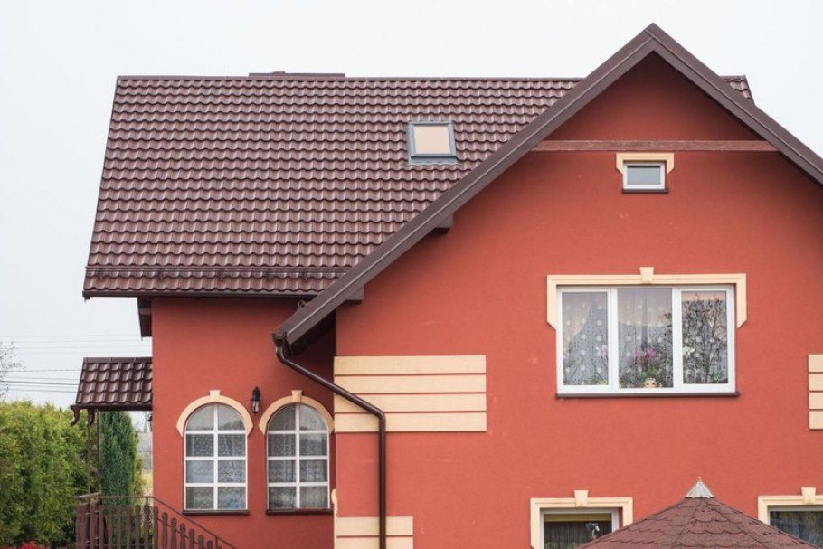 Фасады домов в терракотовом цвете