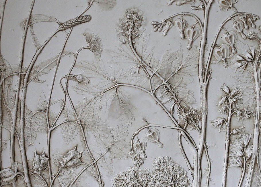 Стилизованная ветка растения