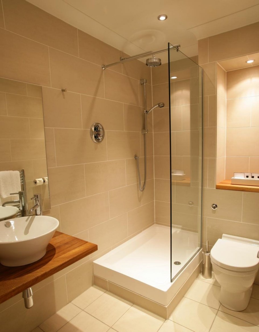 Ванная комната с душевой кабиной