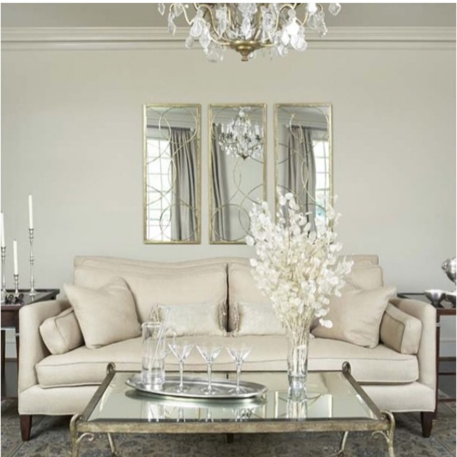 Зеркальная стена в гостиной