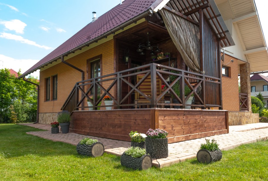 Одноэтажный домик из камня