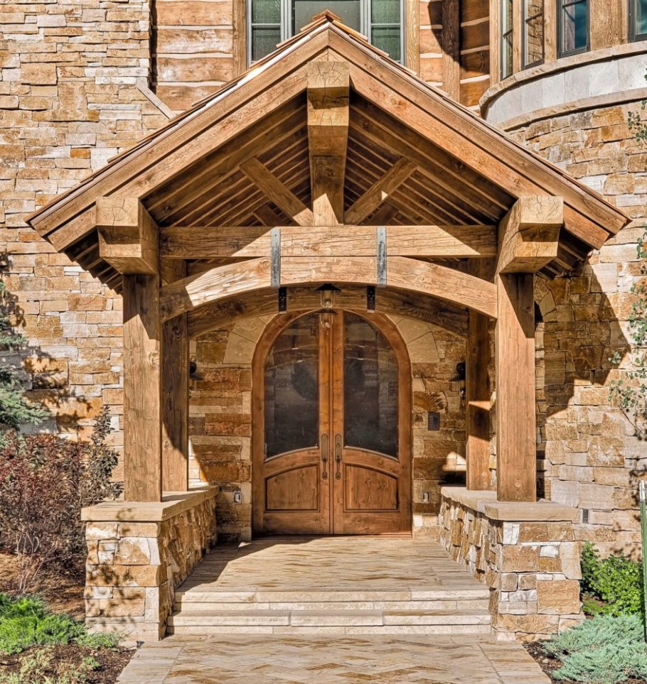 Козырёк над крыльцом Шале