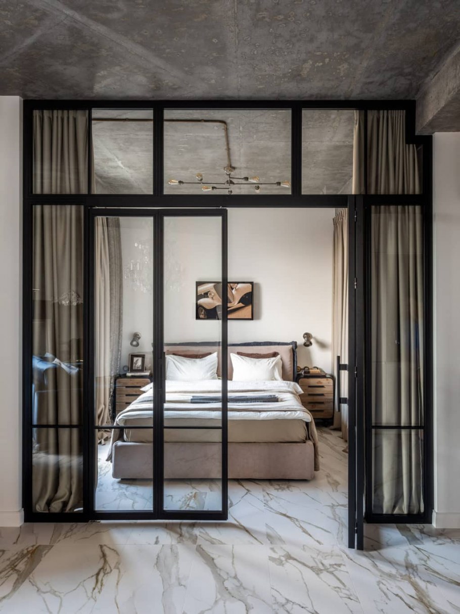 Спальня за стеклянной перегородкой