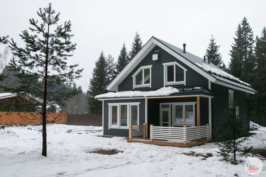 Дачный домик серого цвета