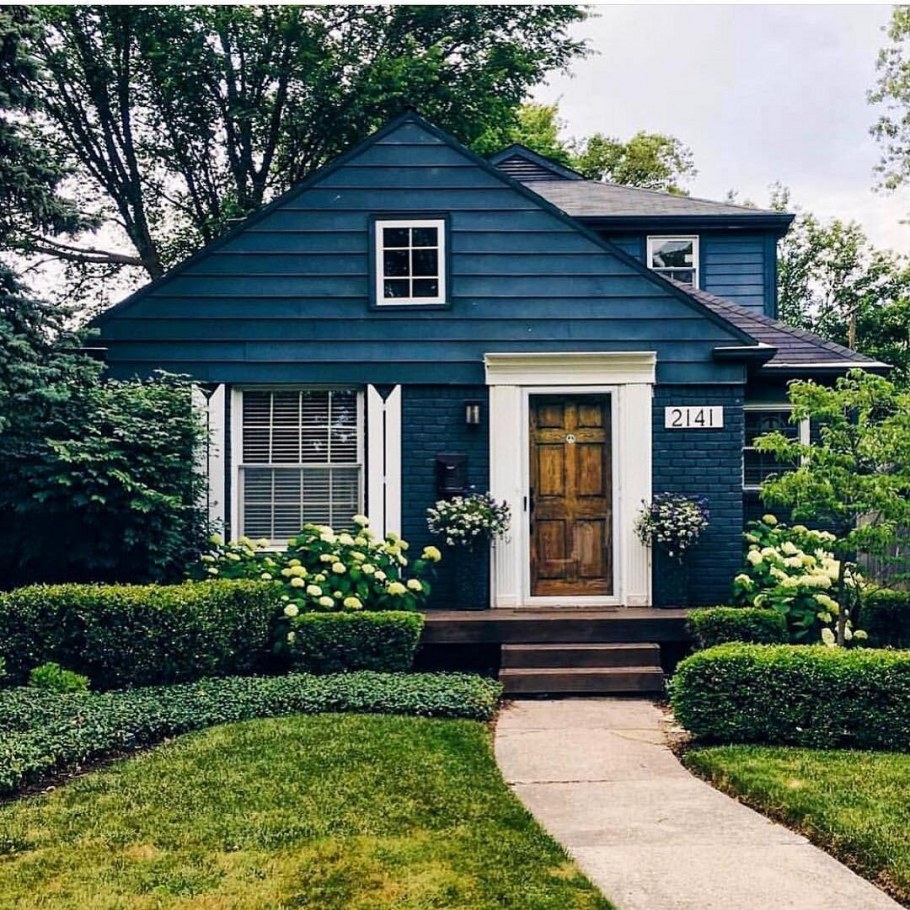 Покраска домика на даче