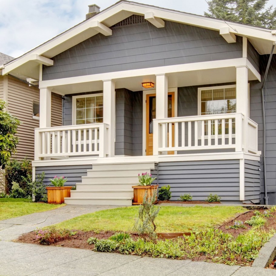 Дом серого цвета